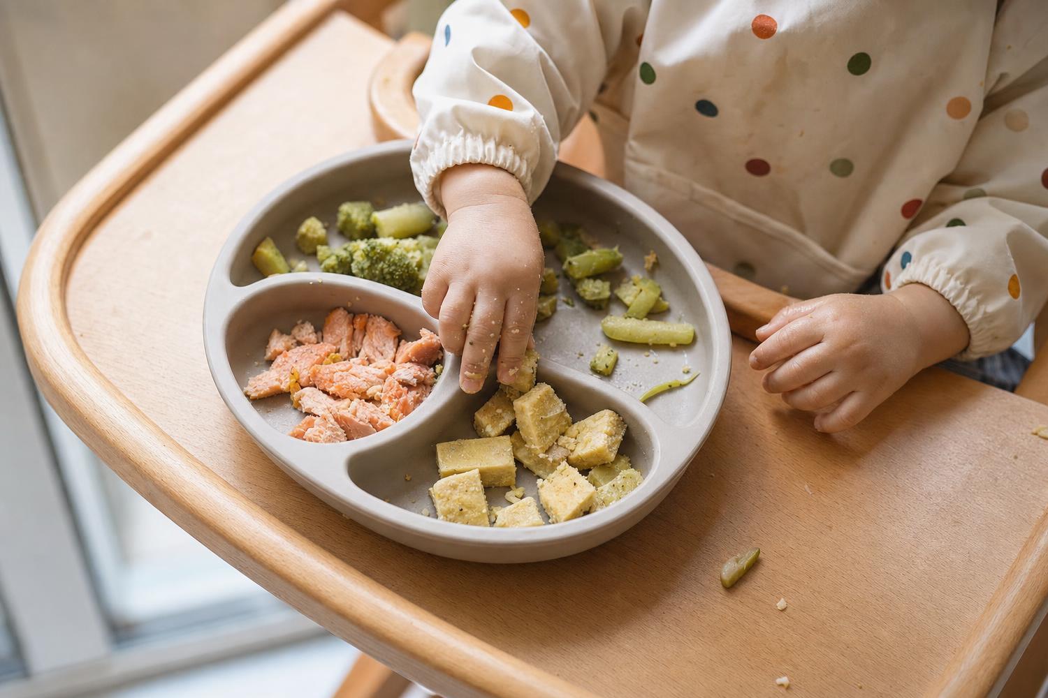 Svezzamento: pappe o pezzi? Ecco la verità su come cambia la crescita