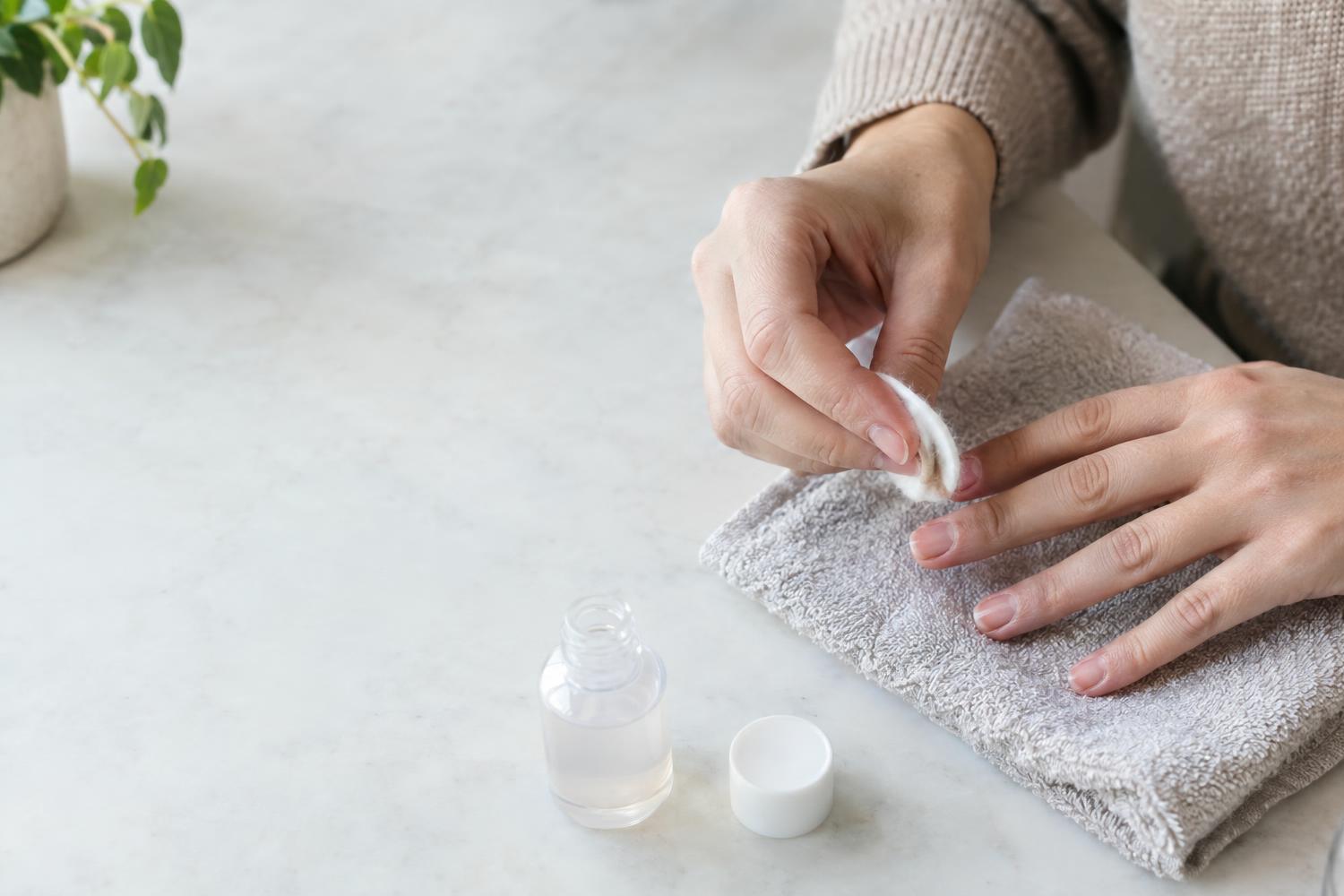 Hai una macchia sull’unghia? Il trucco per capire se è pericolosa