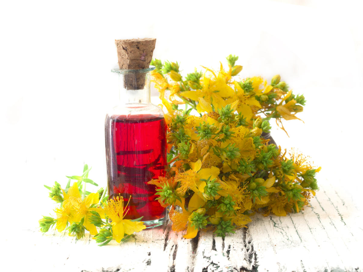 Olio d'iperico e fiori