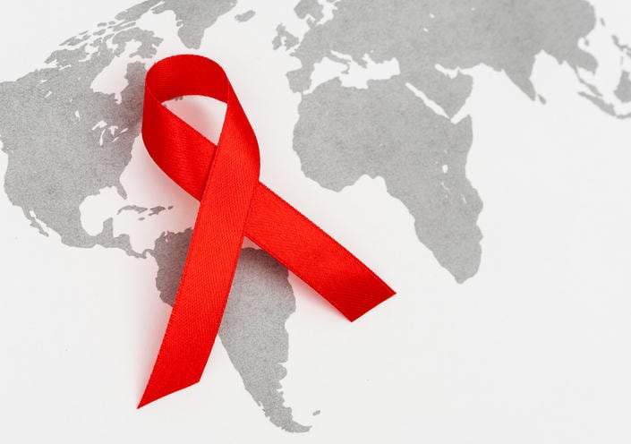 Fotografia del fiocco rosso simbolo della lotta all'AIDS