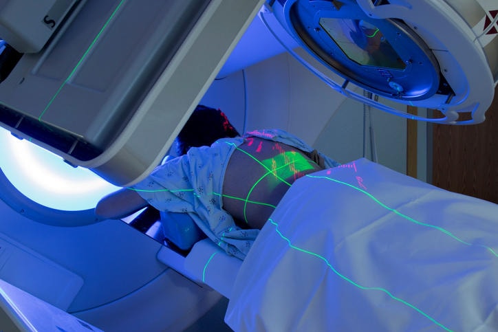 Sessione di radioterapia alla schiena