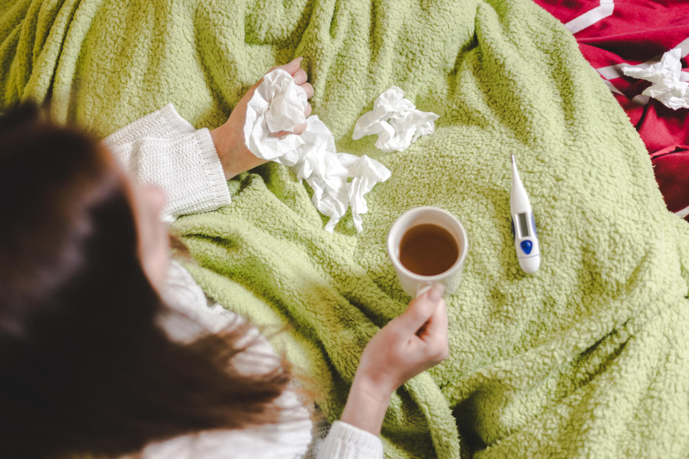 Donna a letto con l'influenza