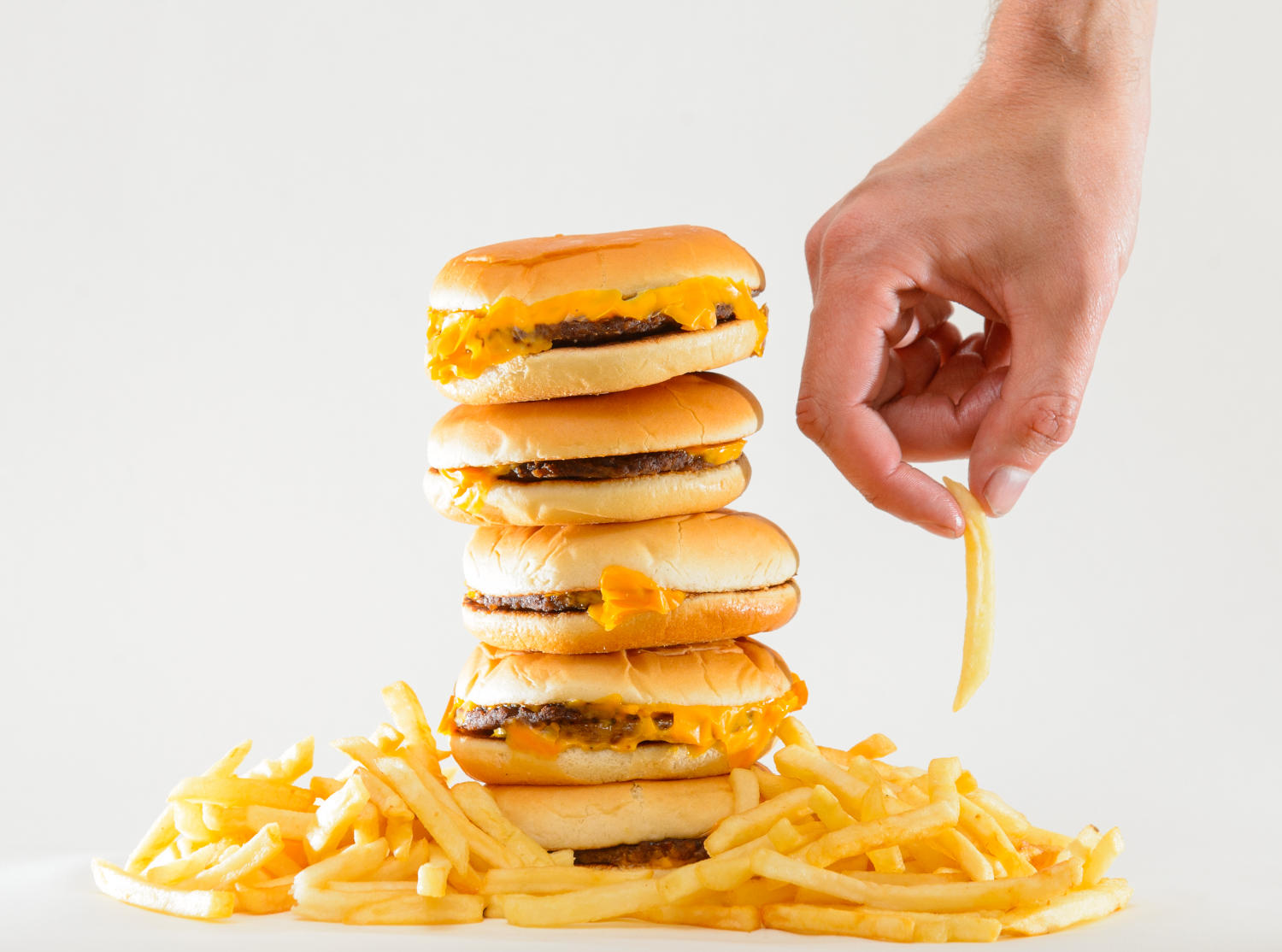 Hamburger e patatine (una dieta squilibrata &egrave; uno dei fattori di rischio del diabete di tipo 2)