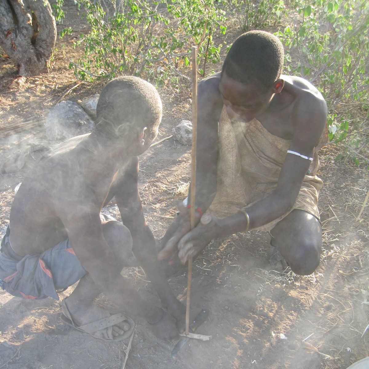 Hadza, posizione seduta
