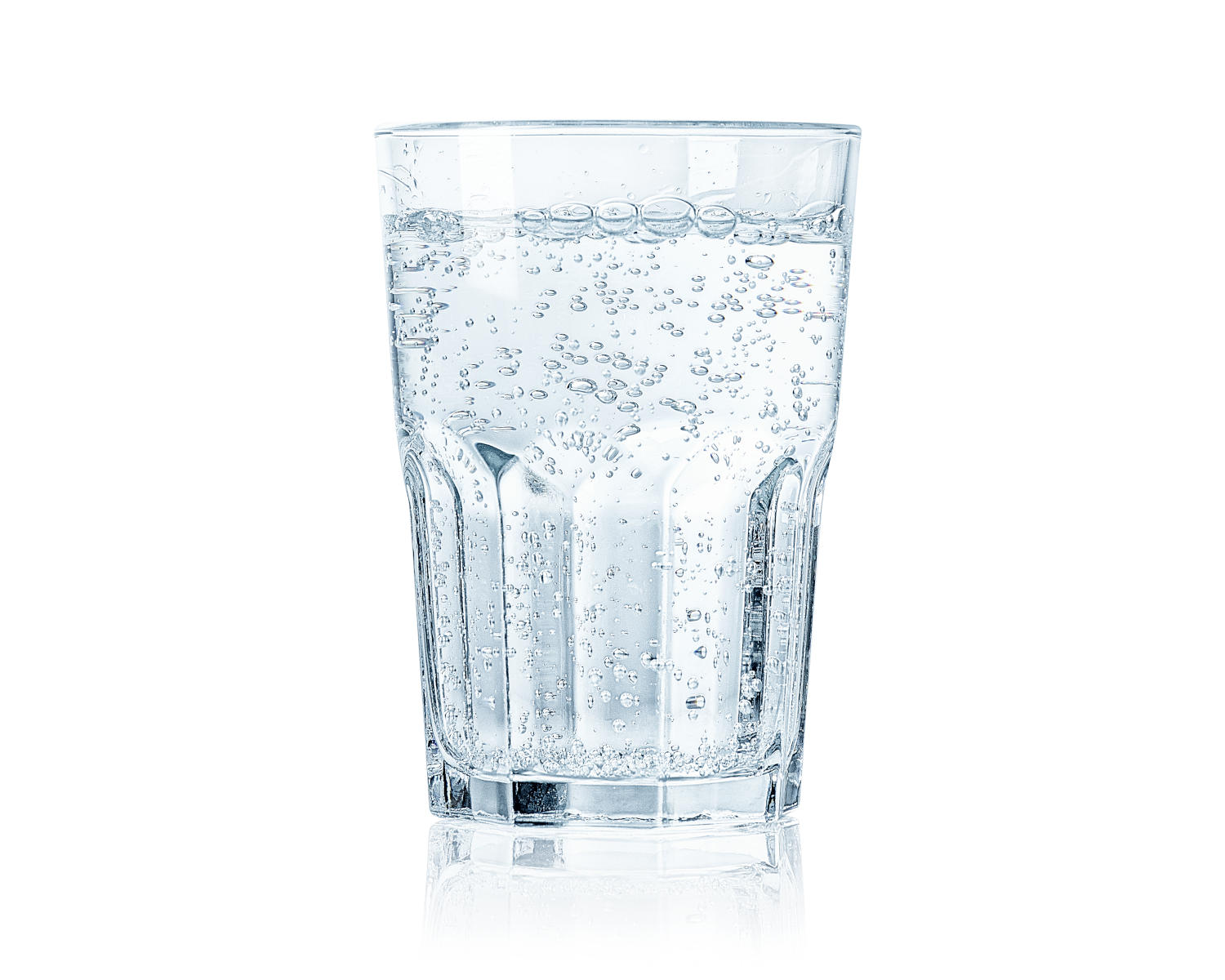 Bicchiere di acqua frizzante