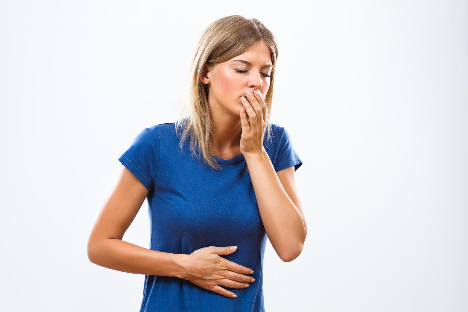 Donna che lamenta nausea