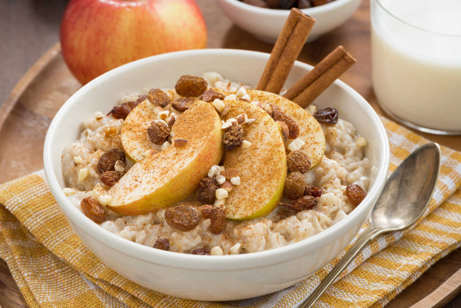Porridge di avena, mela e cannella