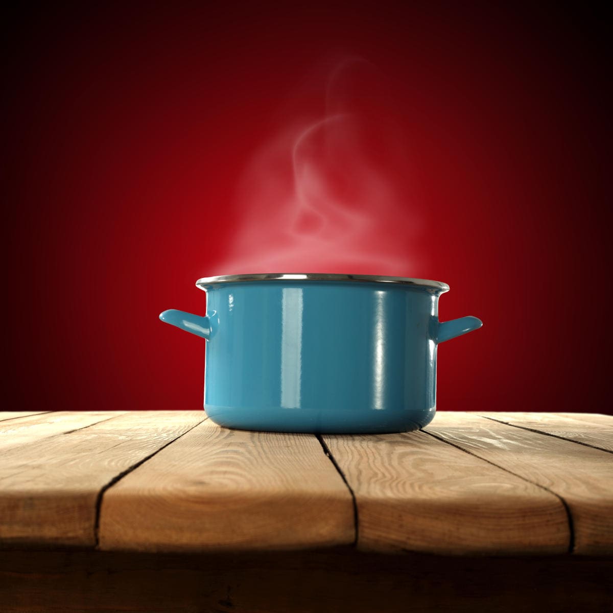 Pentola che fuma sopra un tavolo