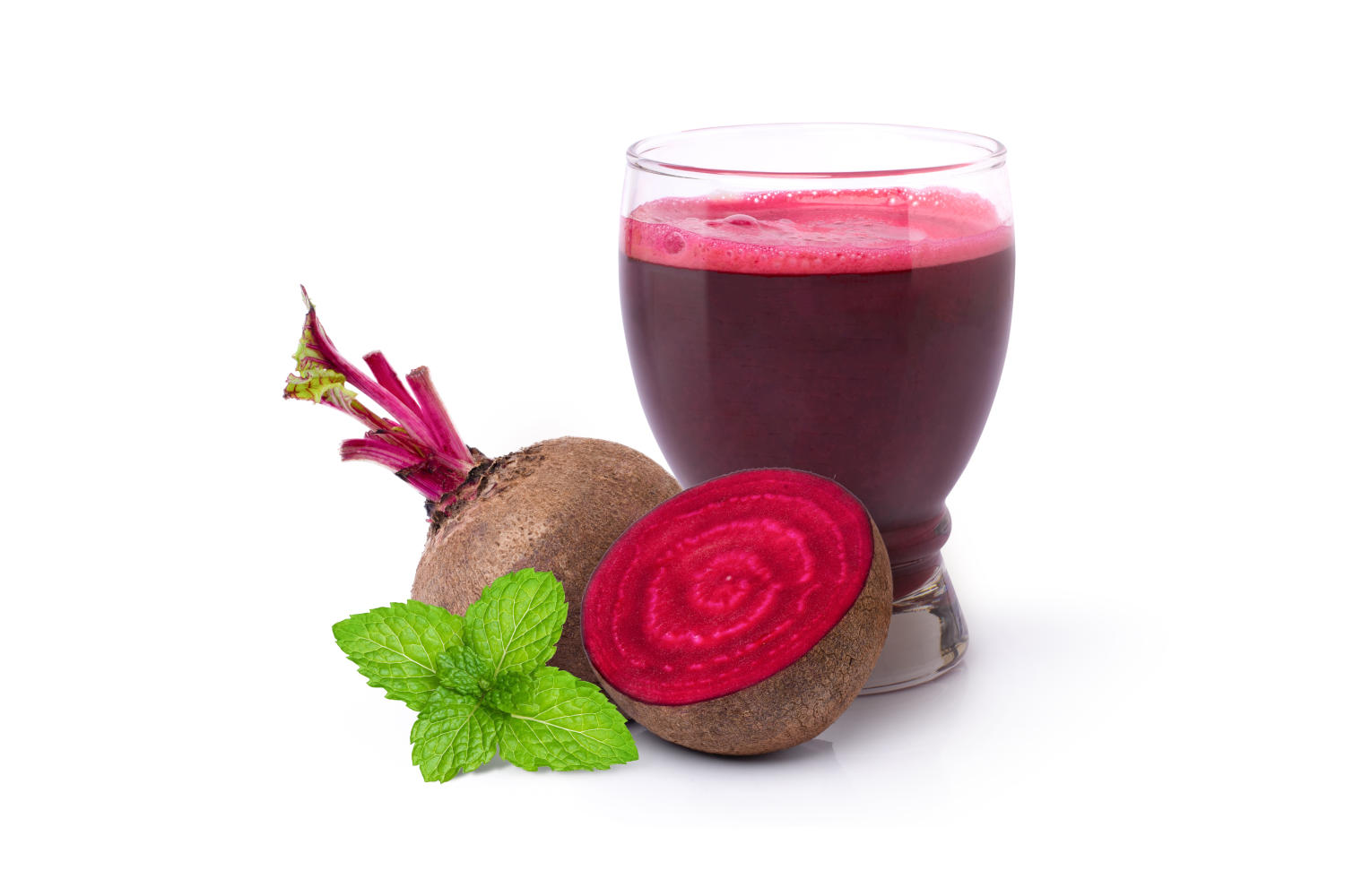 Barbabietola e bicchiere con succo della stessa