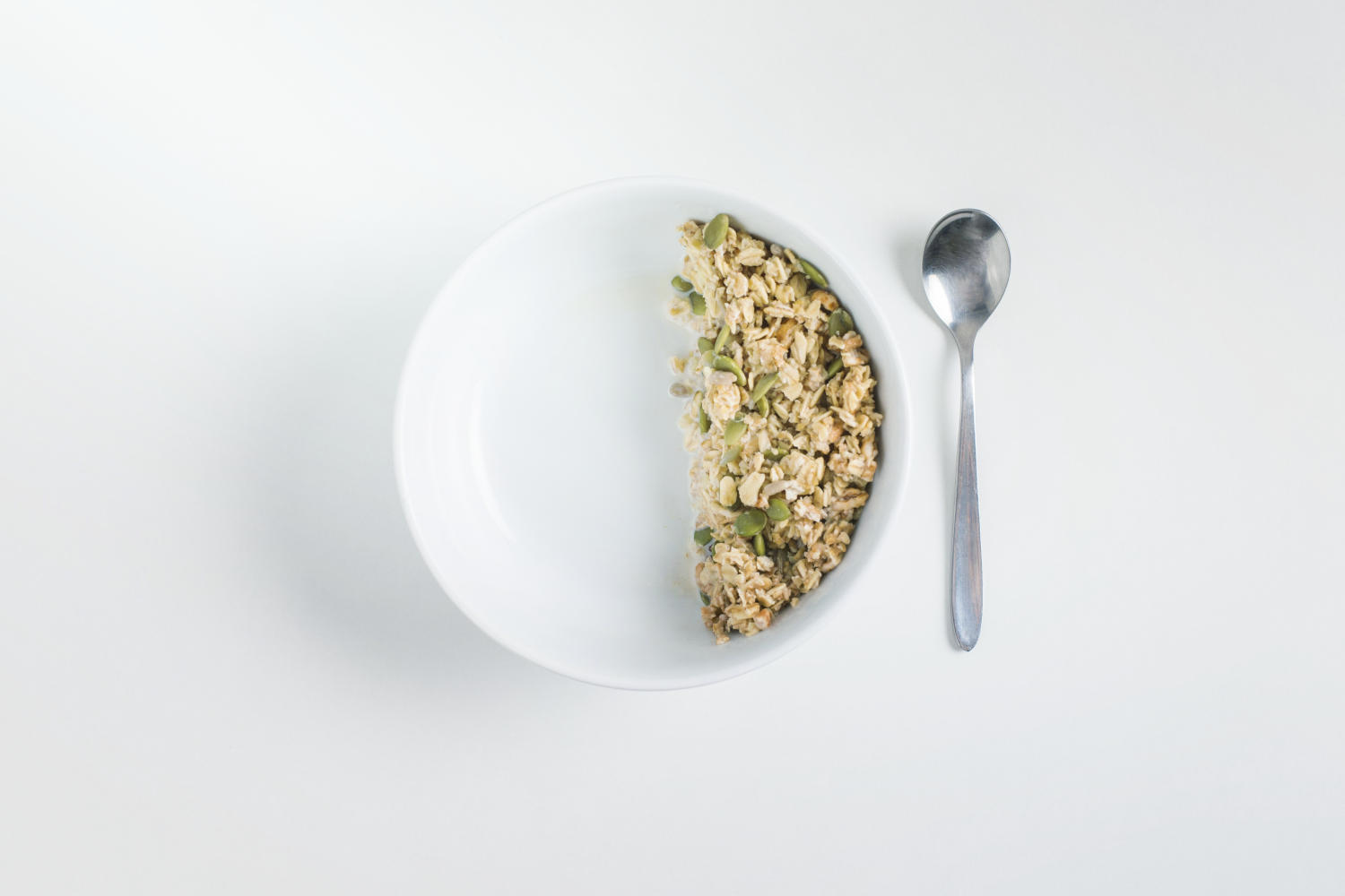 Piatto con mezza porzione di porridge