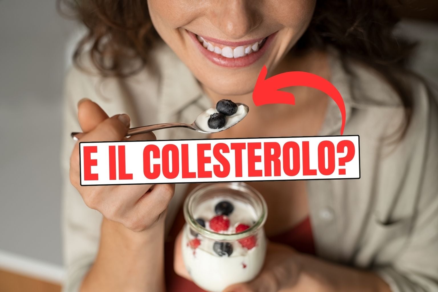 Ragazza che mangia dello yogurt