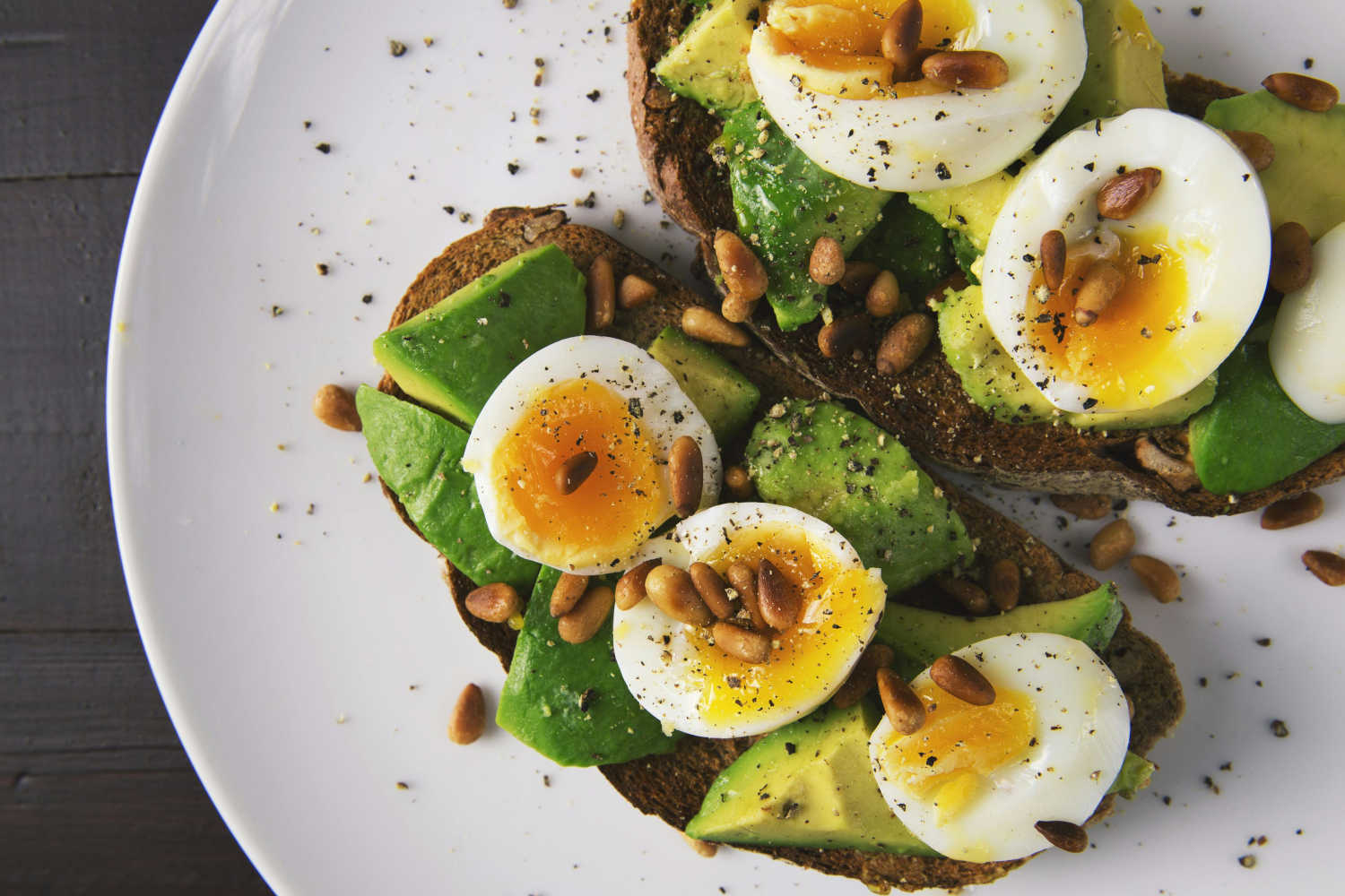 Pane, avocado e uova