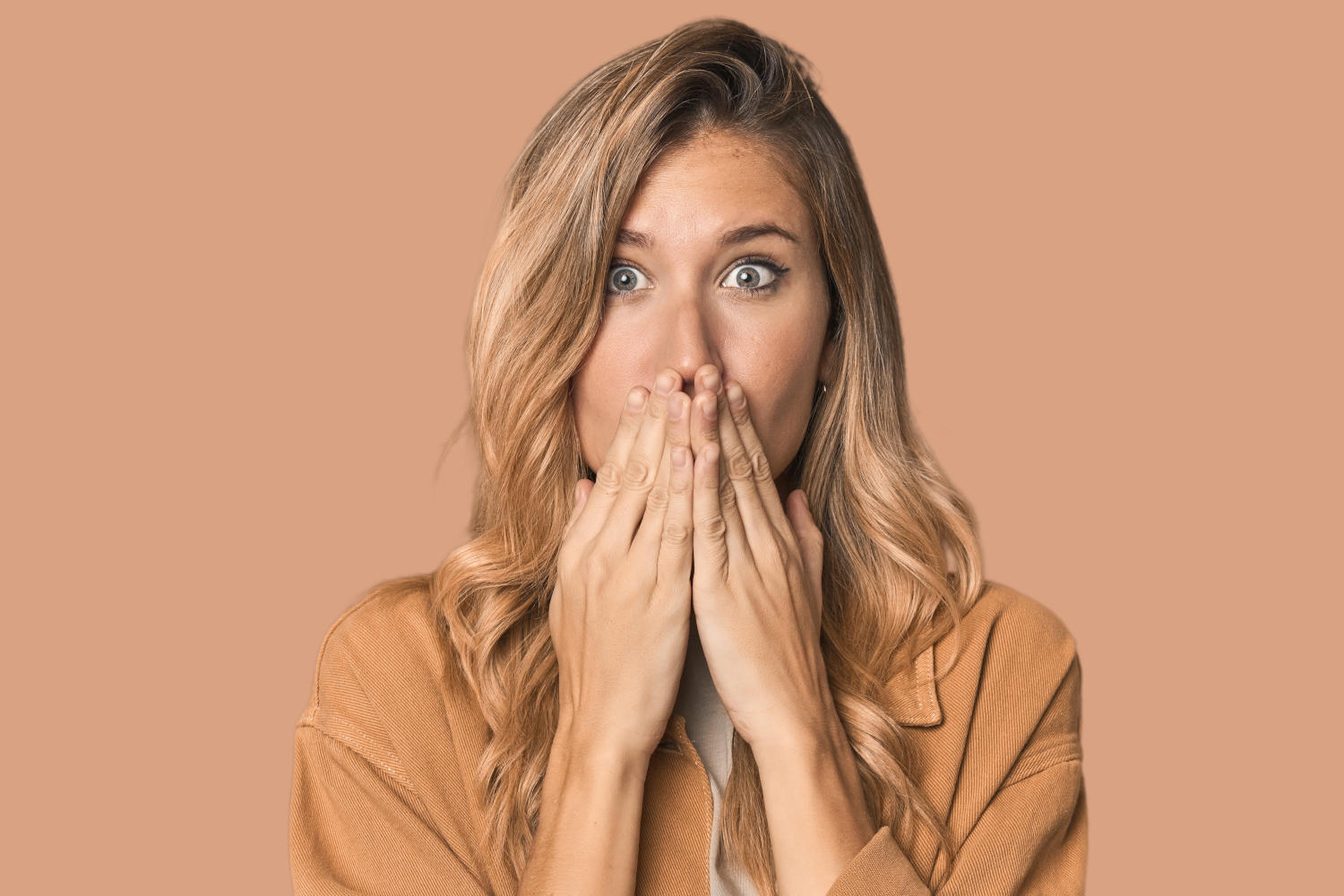 Ragazza imbarazzata