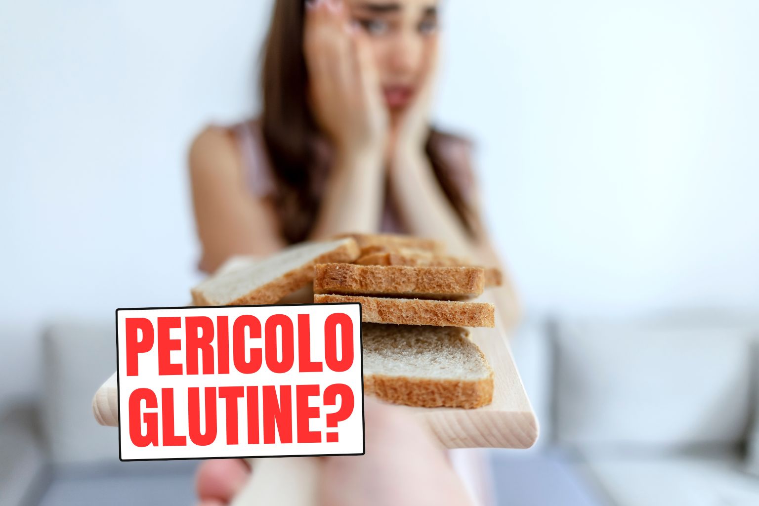 Ragazza preoccupata di fronte alla proposta di mangiare pane