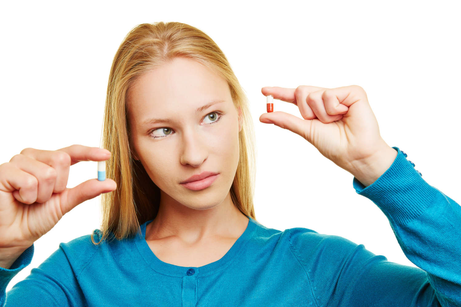 Ragazza in dubbio tra due capsule