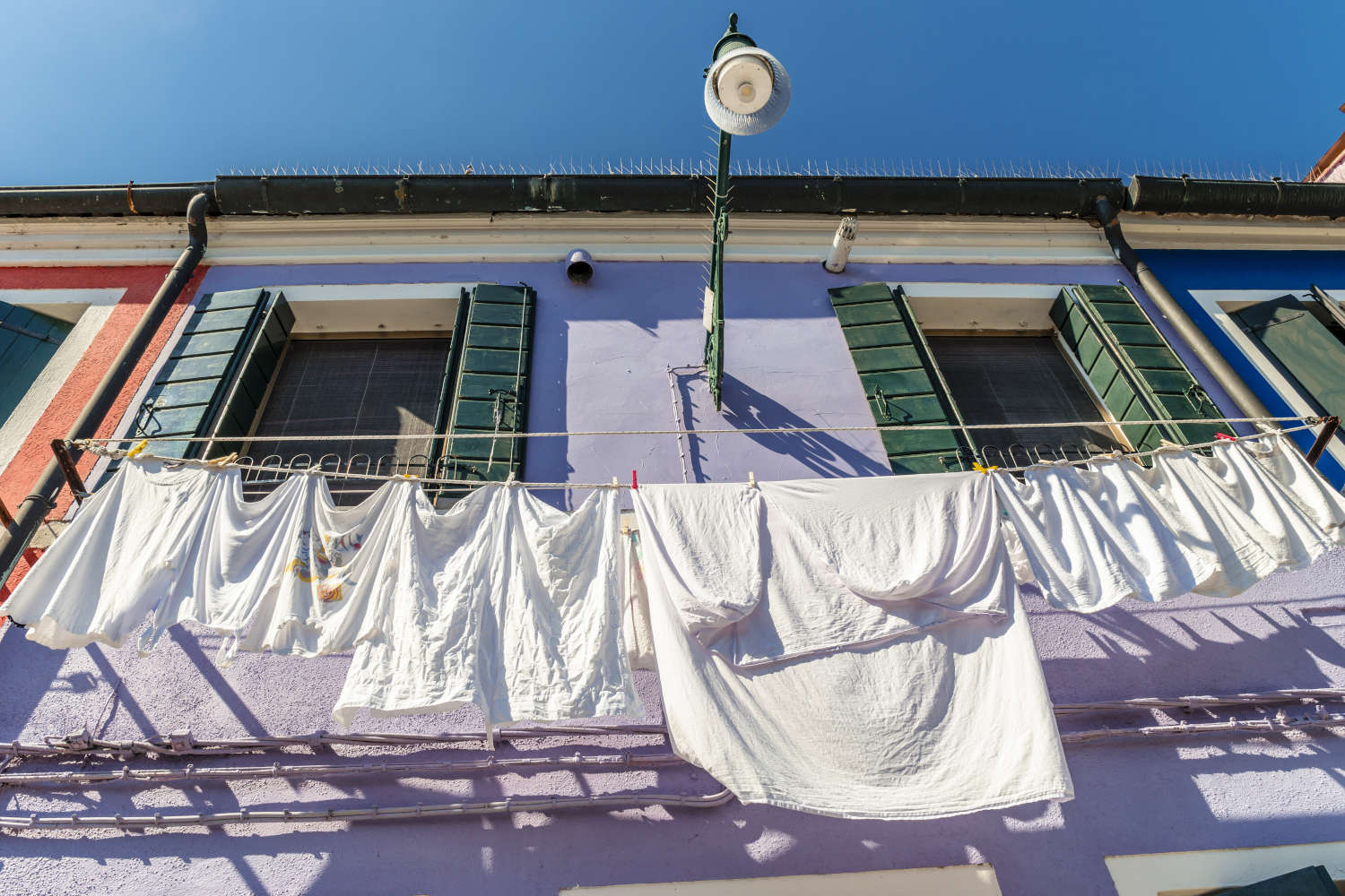 Lenzuola stese al sole