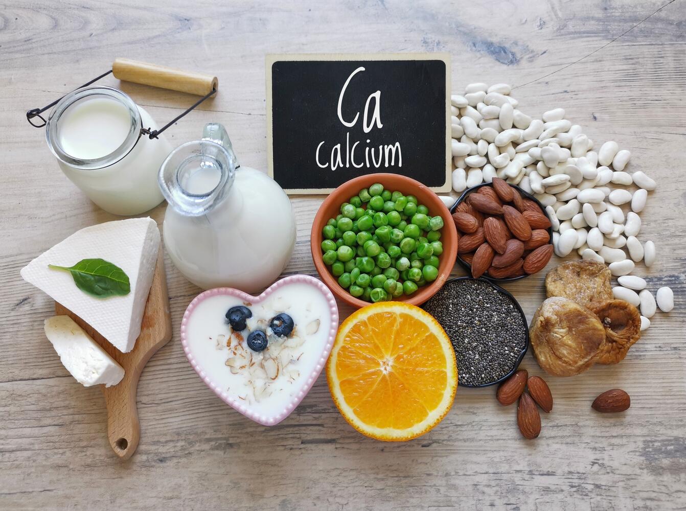 Alimenti ricchi di calcio (latticini,legumi, mandorle, ...)
