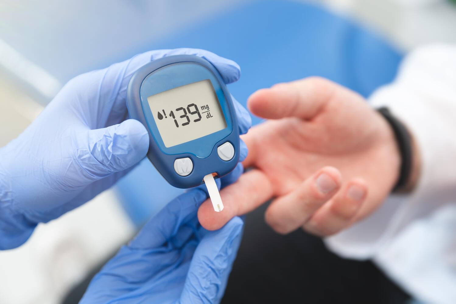 Glucometro che segna 139
