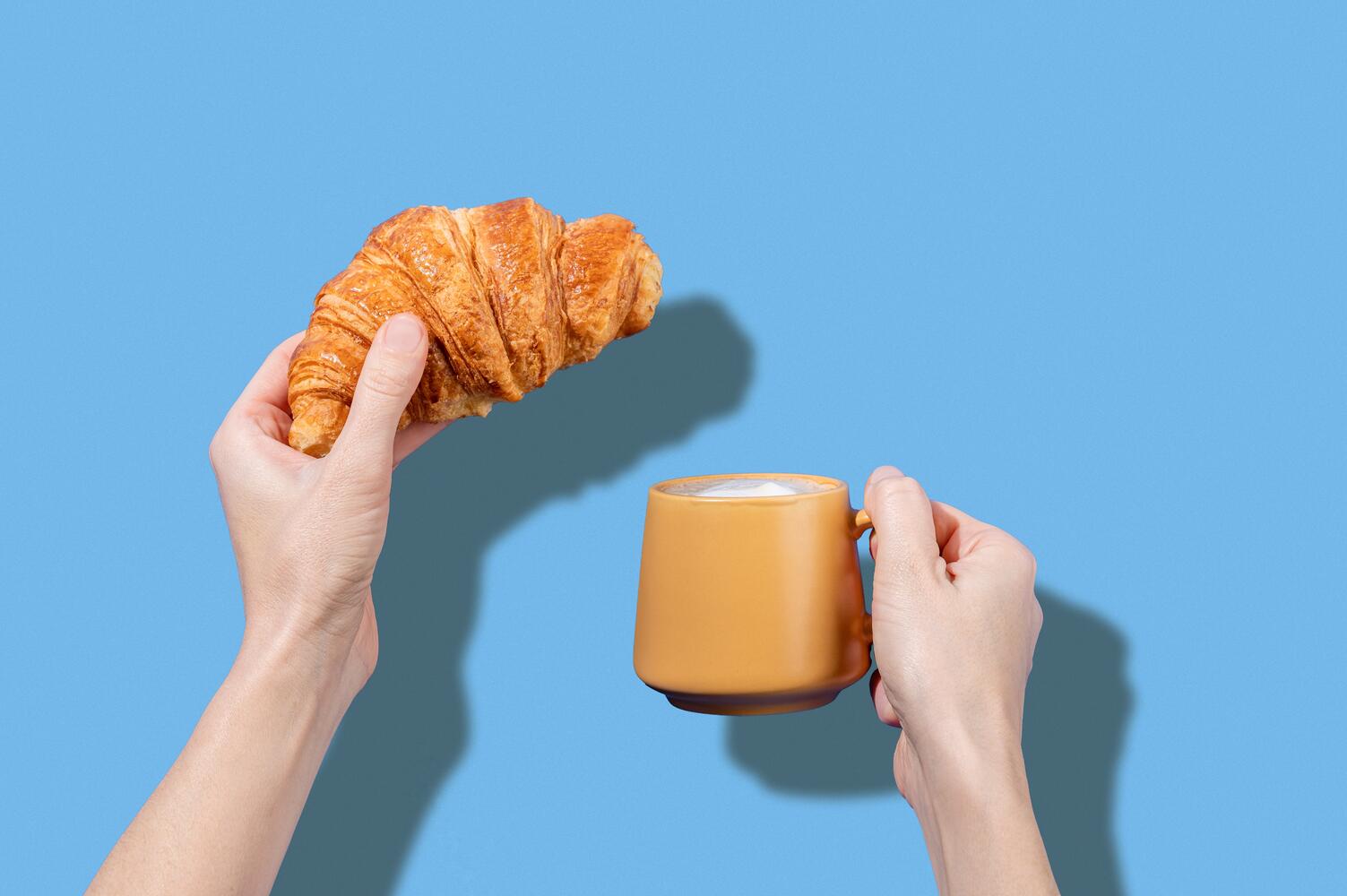 Croissant e cappuccino