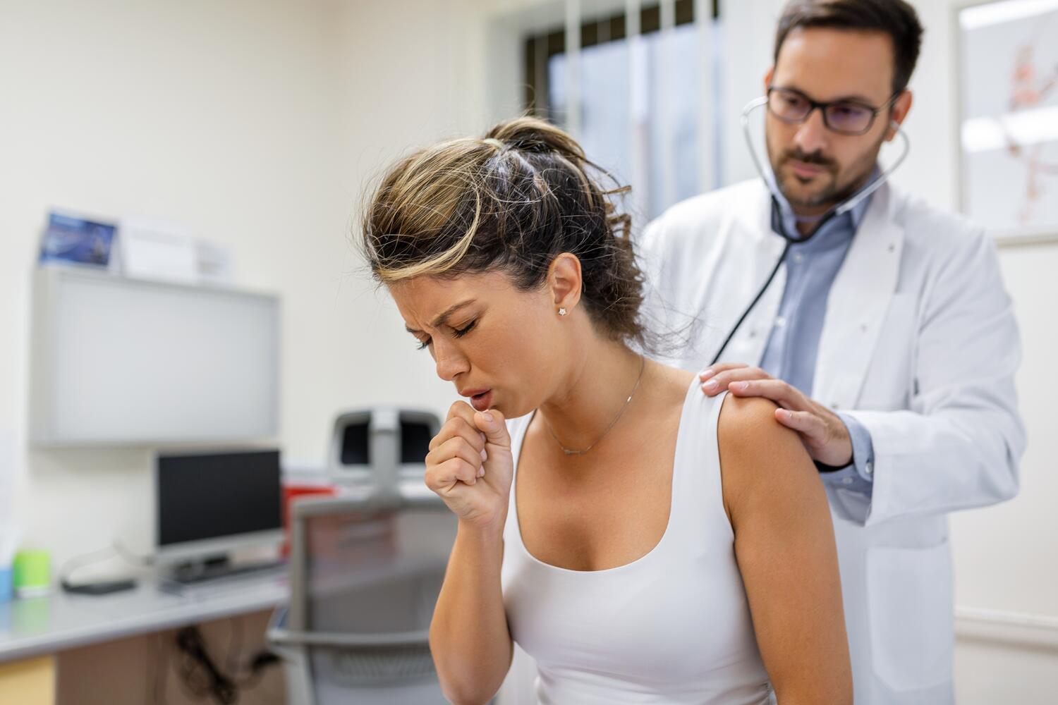Donna visitata dal medico