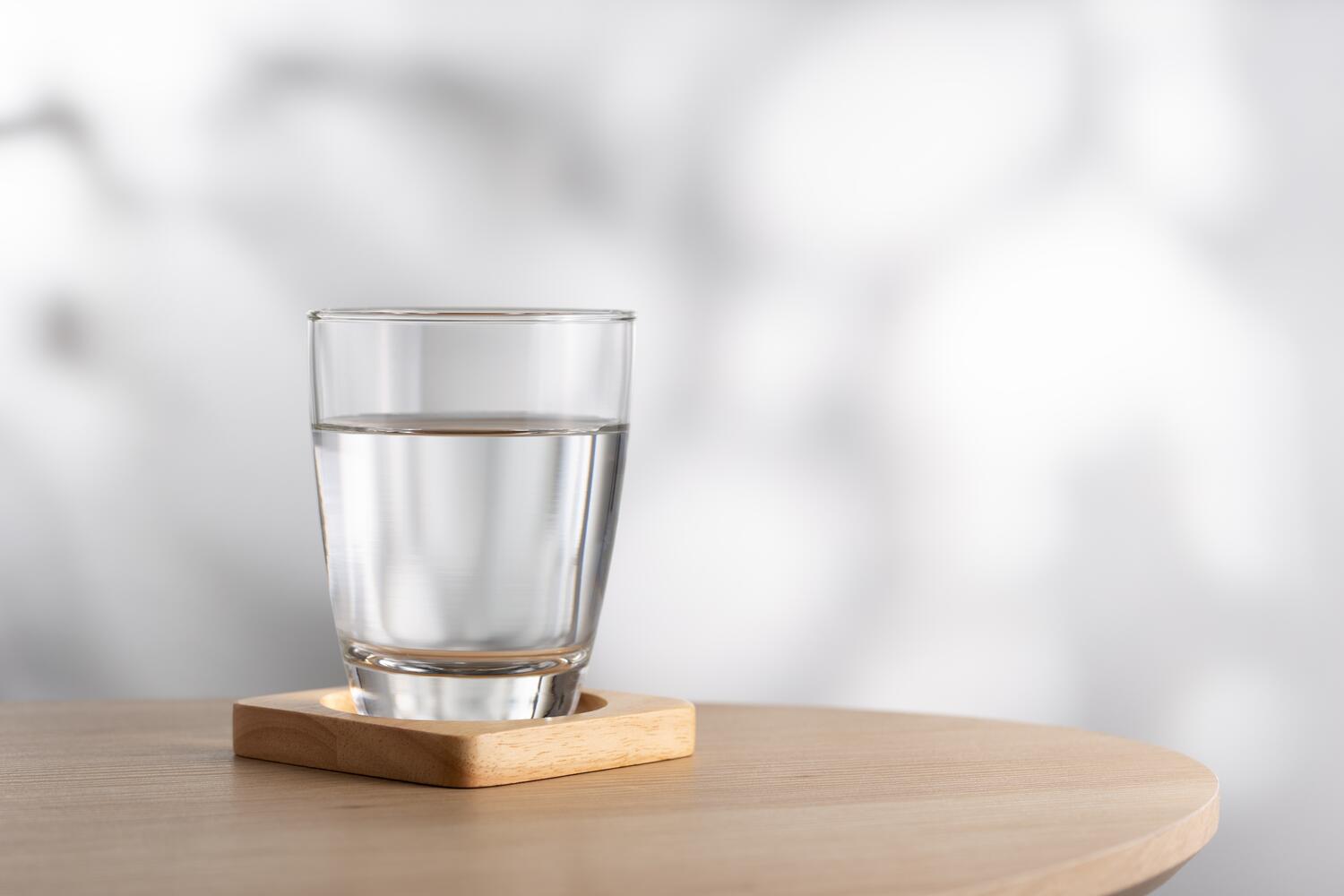 Bicchiere d'acqua vuoto