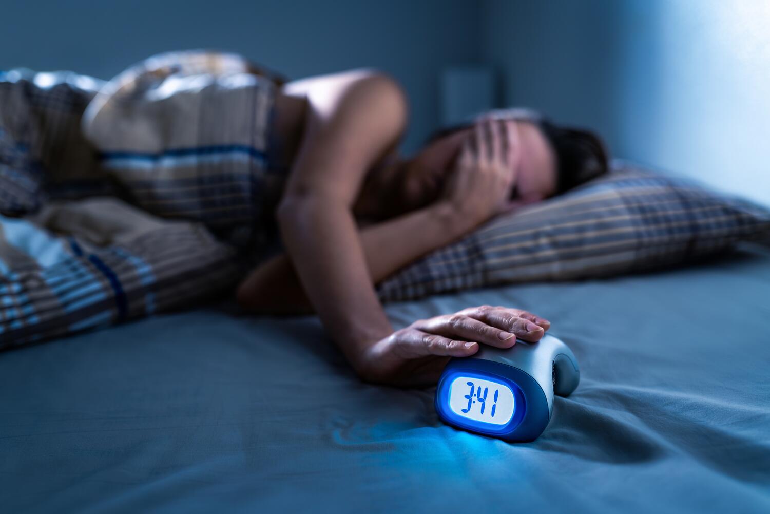 Donna che soffre di insonnia
