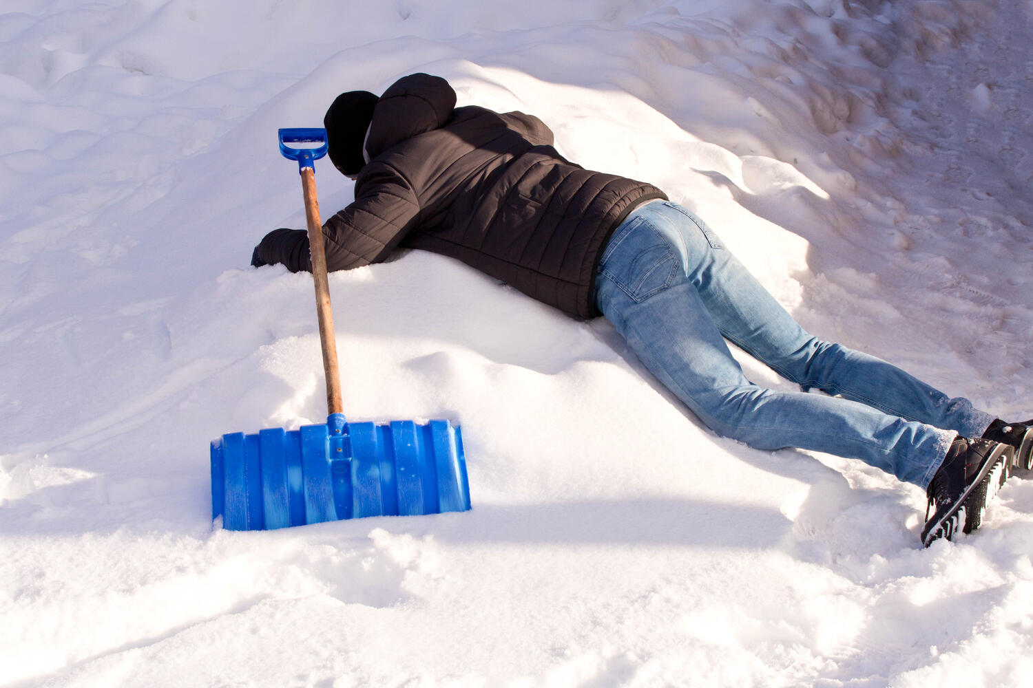 Attacco di cuore dopo aver spalato la neve