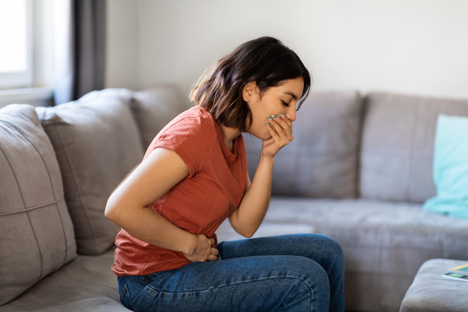 Ragazza affetta da influenza intestinale