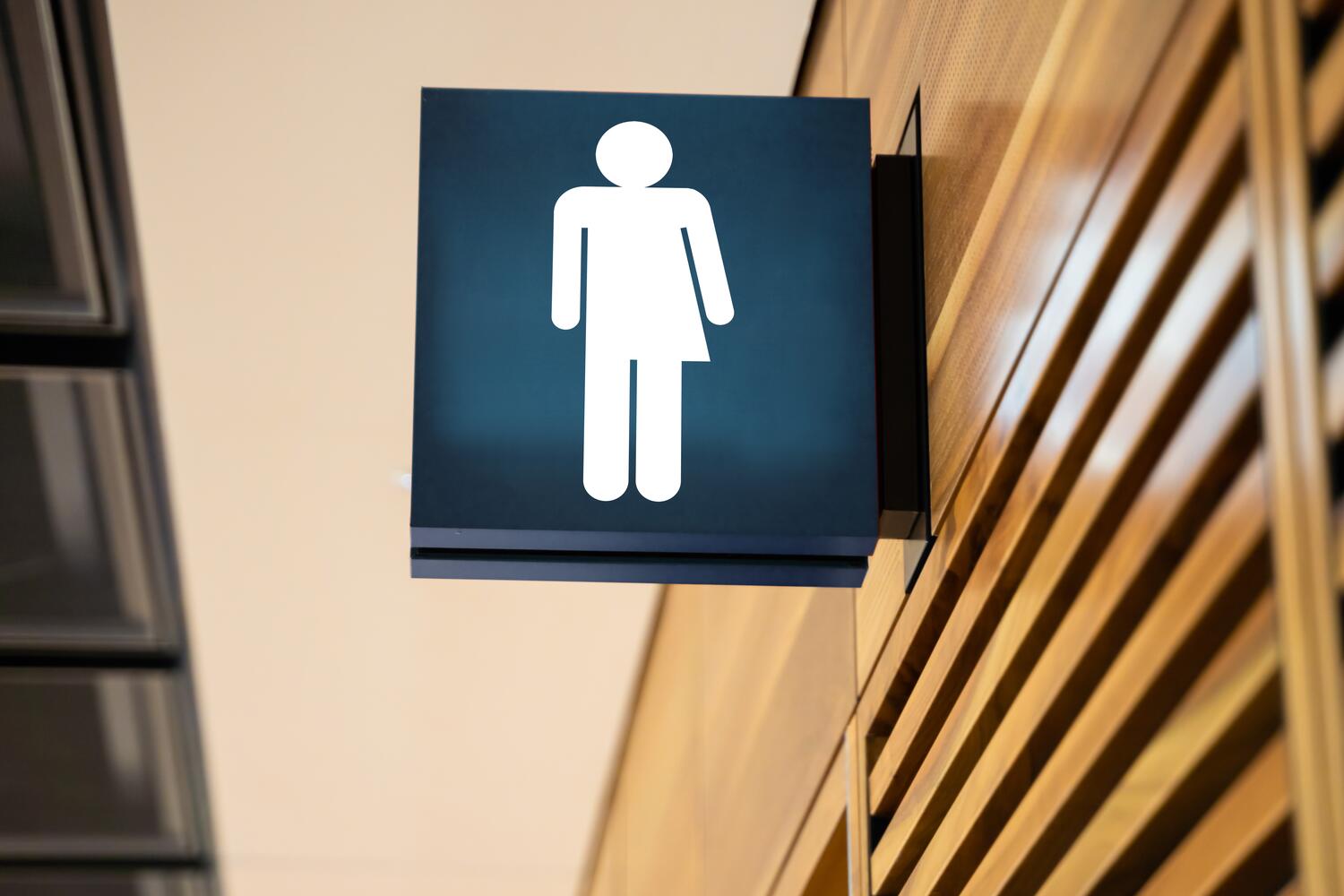 Cartello di bagno pubblico misto uomo/donna